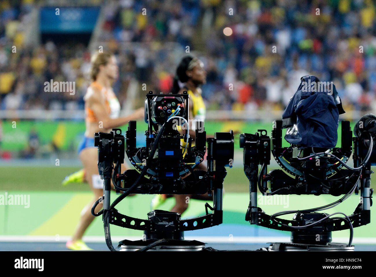 Rio de Janeiro, Brésil. 17 août 2016. L'athlétisme, les caméras de télévision la piste 200m femmes finale au Jeux Olympiques d'été 2016. ©PAUL J. Sutton/PCN Pho Banque D'Images