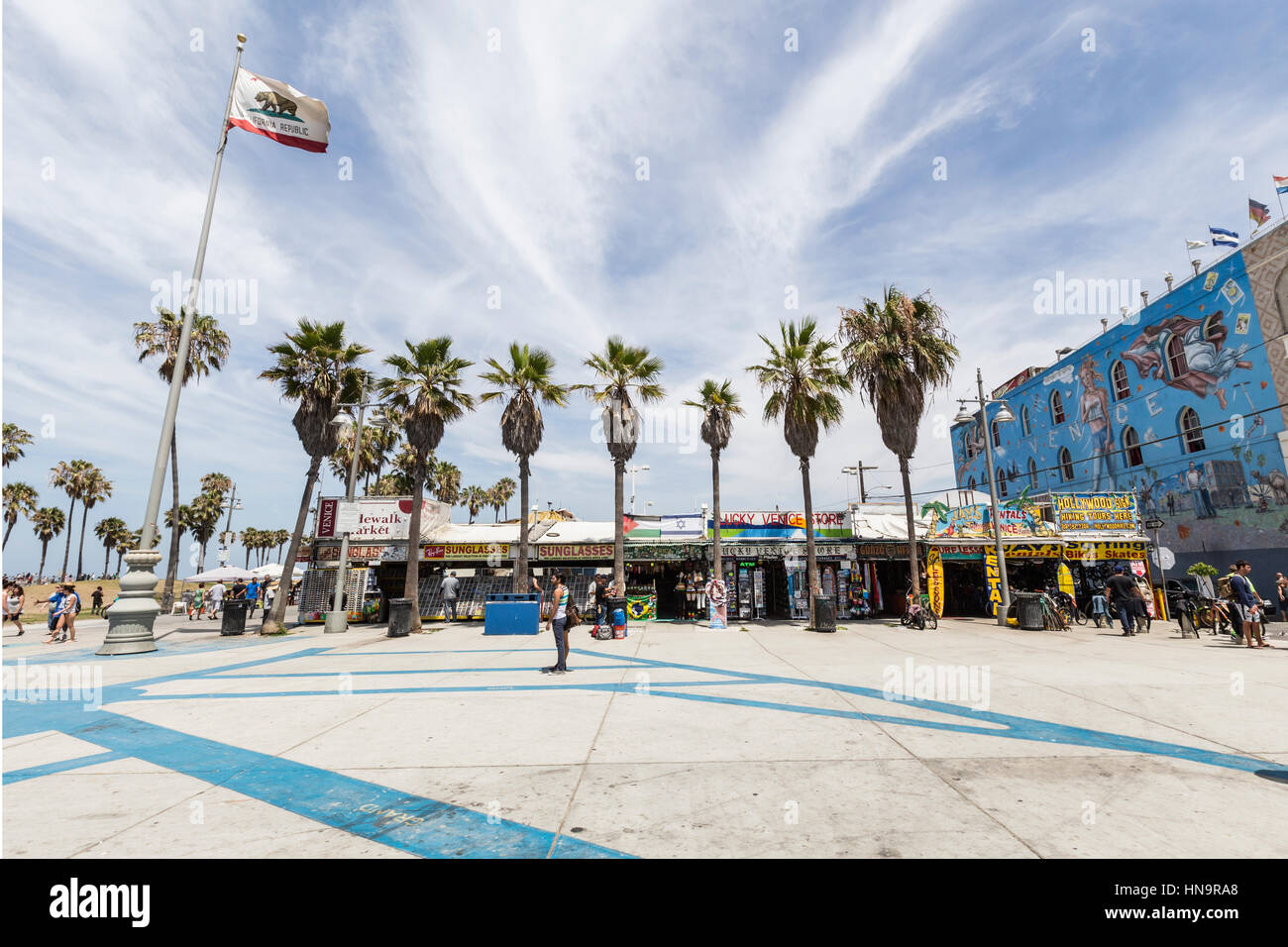 Voir l'éditorial de funky Windward Plaza at Venice Beach à Los Angeles, Californie. Banque D'Images