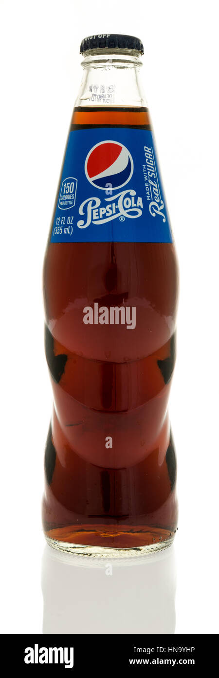 Winneconne, WI -5 février 2017 : bouteille de Pepsi avec du vrai sucre sur un fond isolé. Banque D'Images