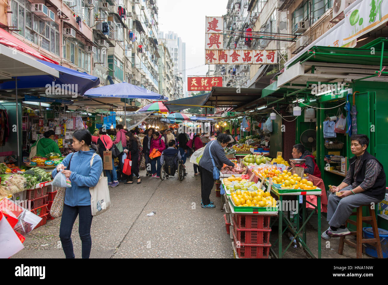 Un marché de fruits dans les rues de Mpng district Kok, Hong Kong Banque D'Images