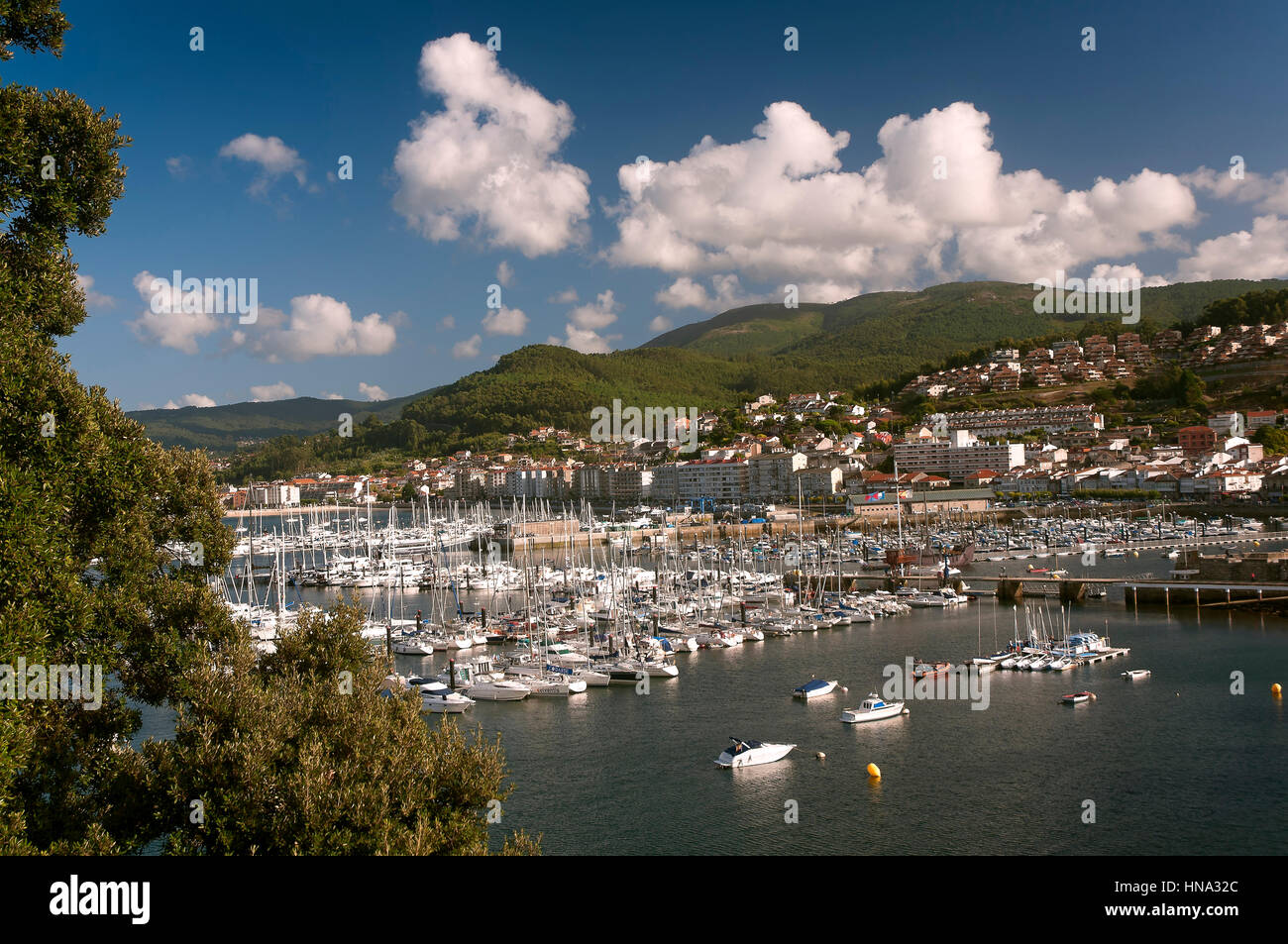 Vue panoramique et bay, Bayona, Pontevedra province, région de Galice, Espagne, Europe Banque D'Images