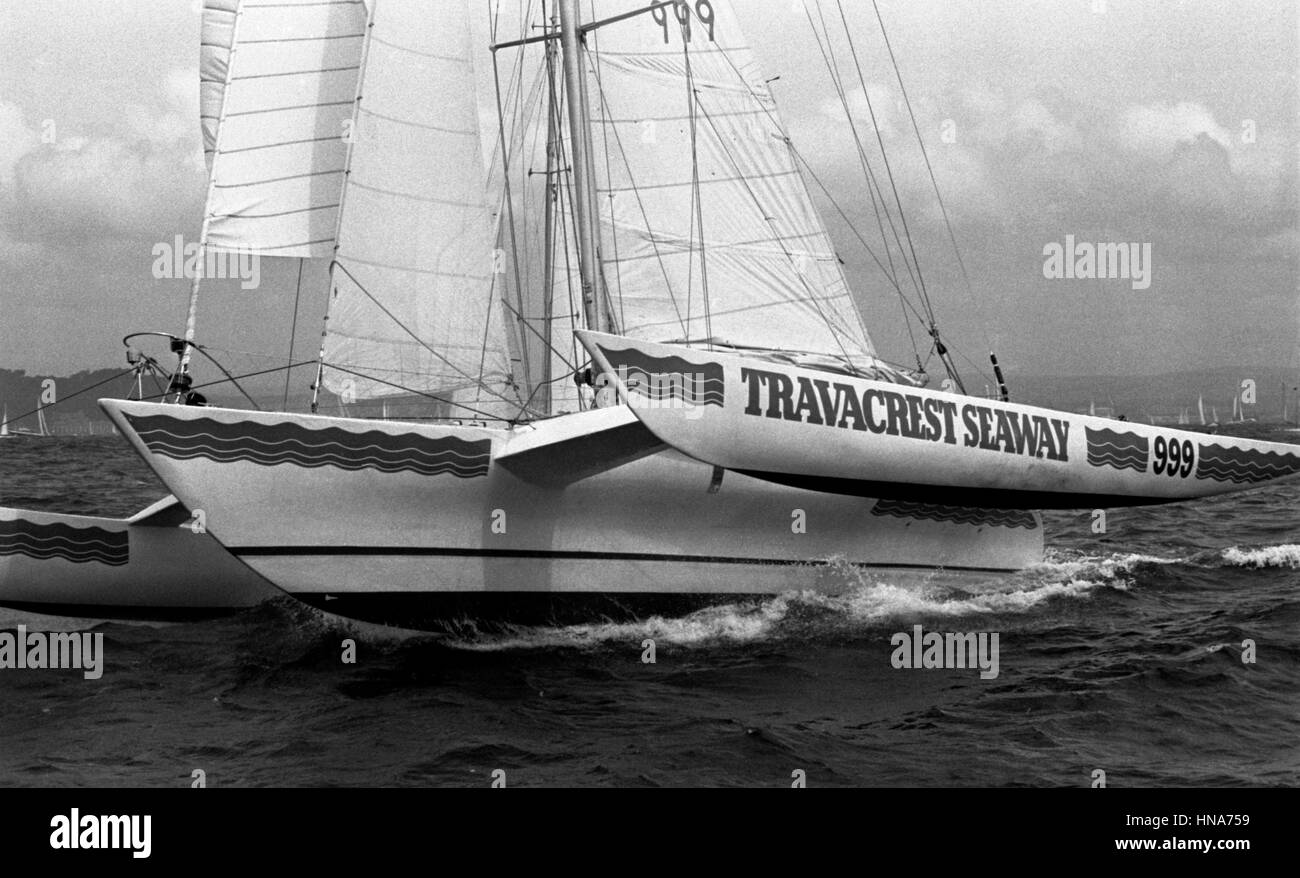 AJAXNETPHOTO. 2 juin,1984.Plymouth, en Angleterre. -Course- TRAVACREST OSTAR Saint-laurent skippé par Peter Phillips s'est classé 5e et 5E ENSEMBLE EN CLASSE. PHOTO:ADRIAN MORGAN/AJAX NOUVELLES PHOTOS REF:840206 20A Banque D'Images