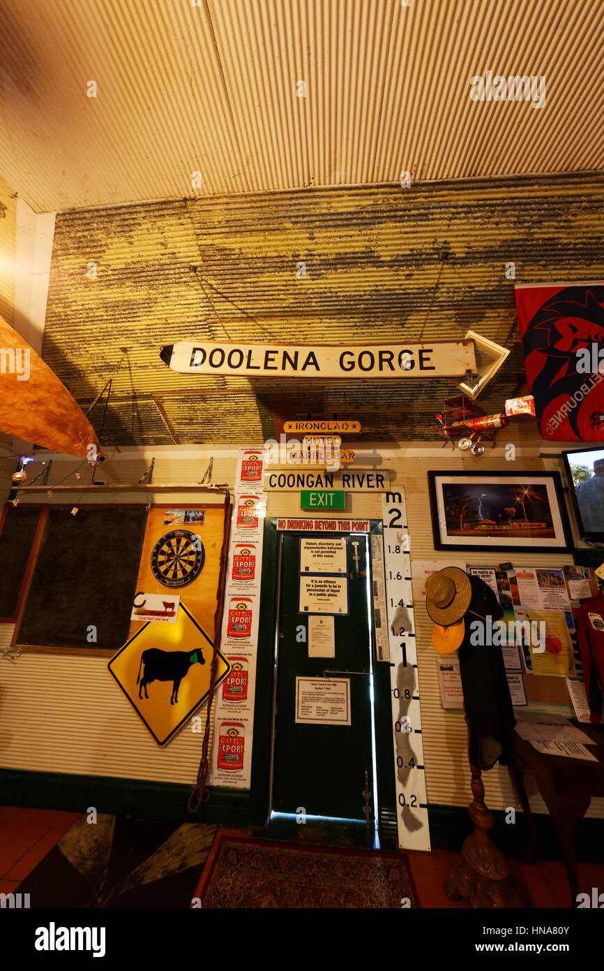 À l'intérieur de l'hôtel de fer vêtu, en Bar, Pilbara, Australie occidentale. Banque D'Images