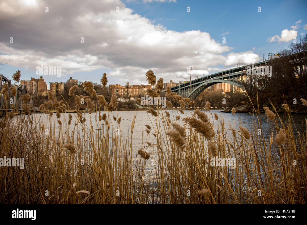 Vue sur le pont de Henry Hudson à Manhattan, New York, New York Banque D'Images