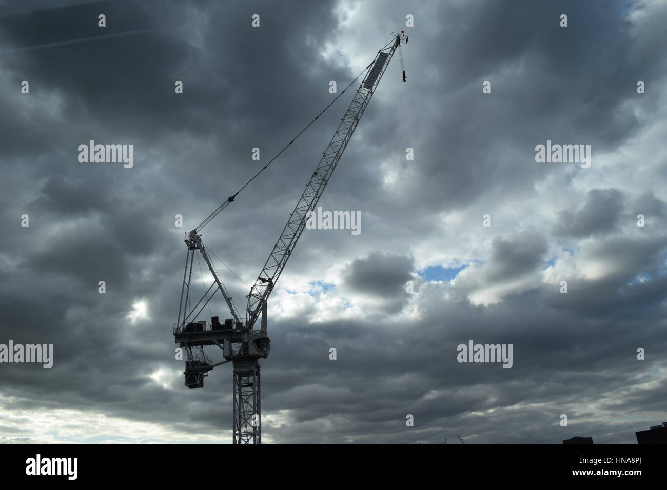 Grues avec fond nuageux - Londres Banque D'Images