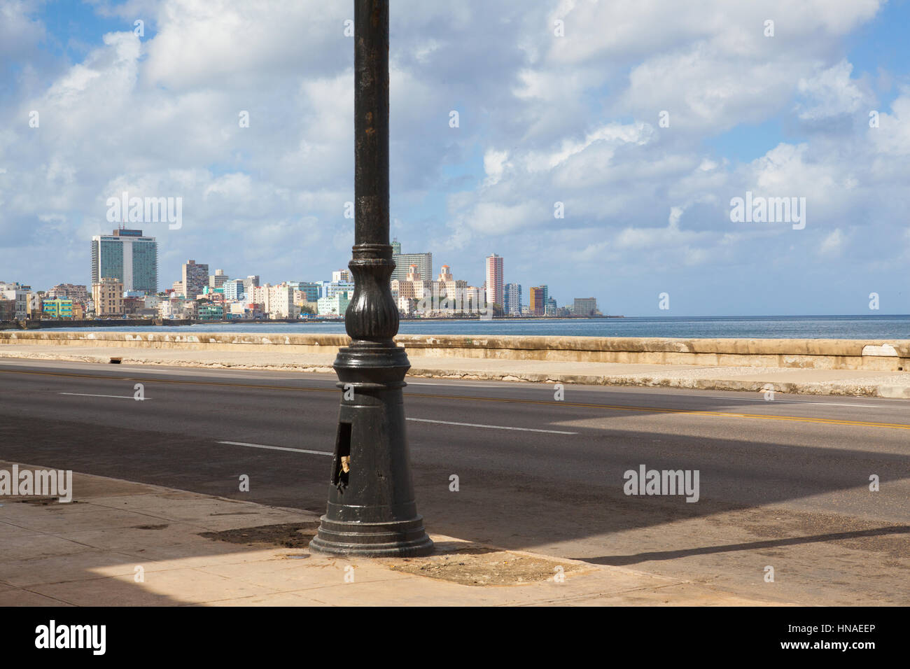 La Havane, Cuba - Janvier 22,2017 : La Havane Malecon. Le Malecon (officiellement l'Avenida de Maceo) est une vaste esplanade, chaussée et de l'érection qui s'étend sur Banque D'Images