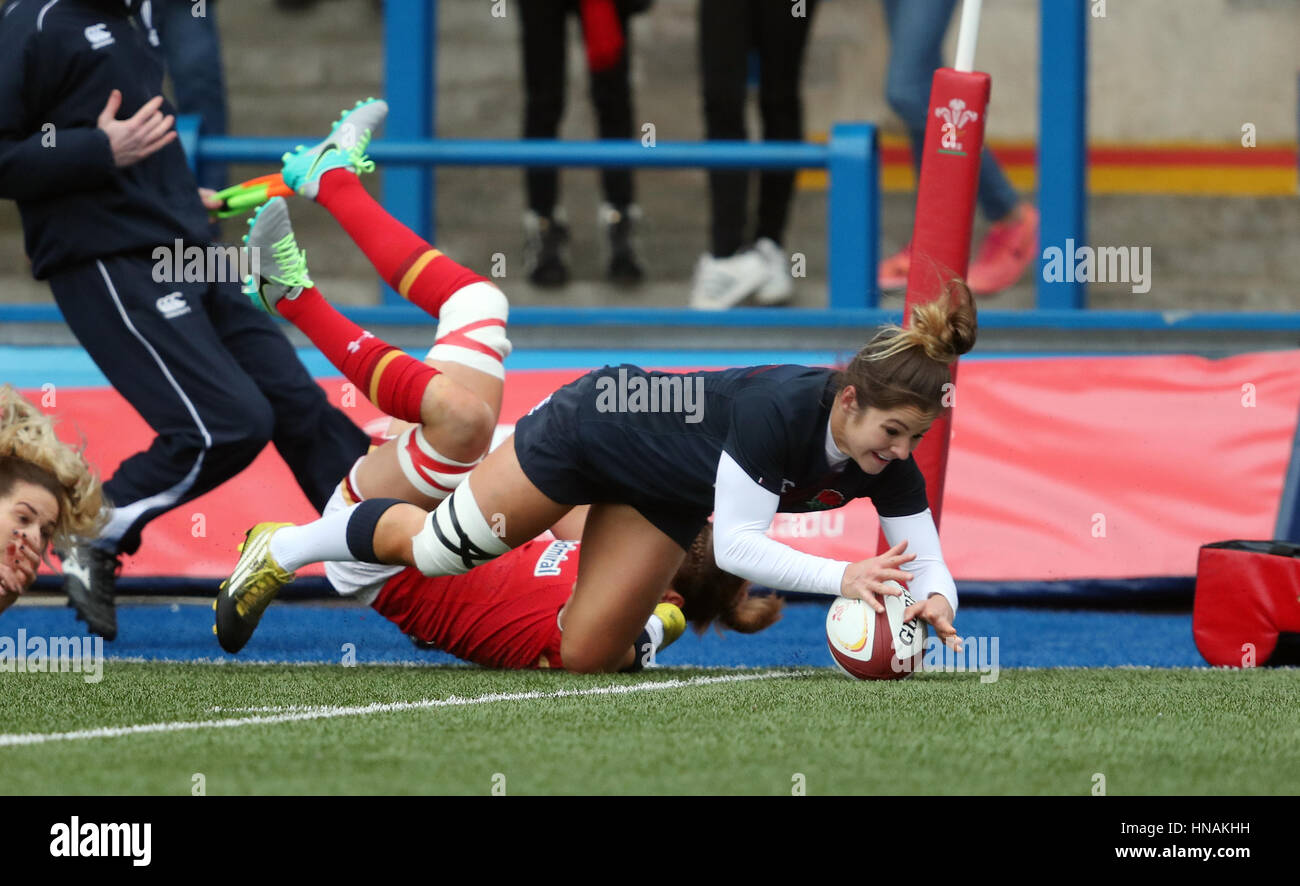 Michaela Staniford marque un essai pour l'Angleterre lors de la RBS 6 Nations match de femmes à Cardiff Arms Park. Banque D'Images