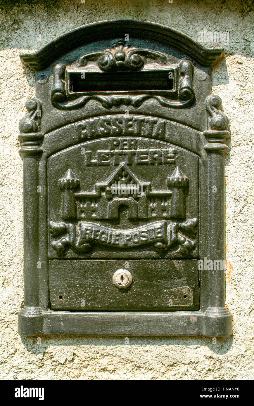 Rivoli, Italie - 16 juillet 2010 : Antique metal case courrier à Rivoli sur Italie Banque D'Images