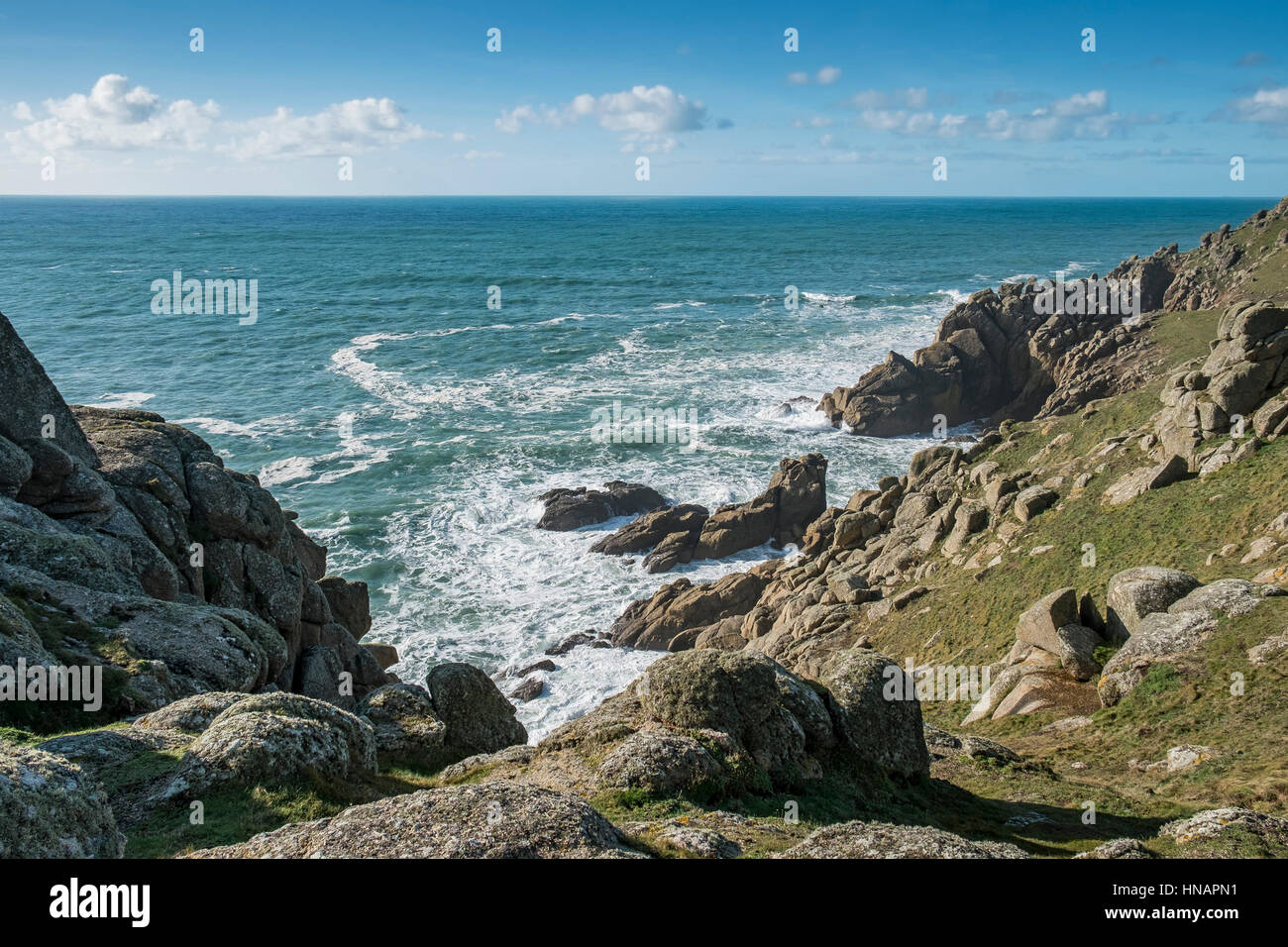 La côte sauvage au Gwennap Head à Cornwall. Banque D'Images