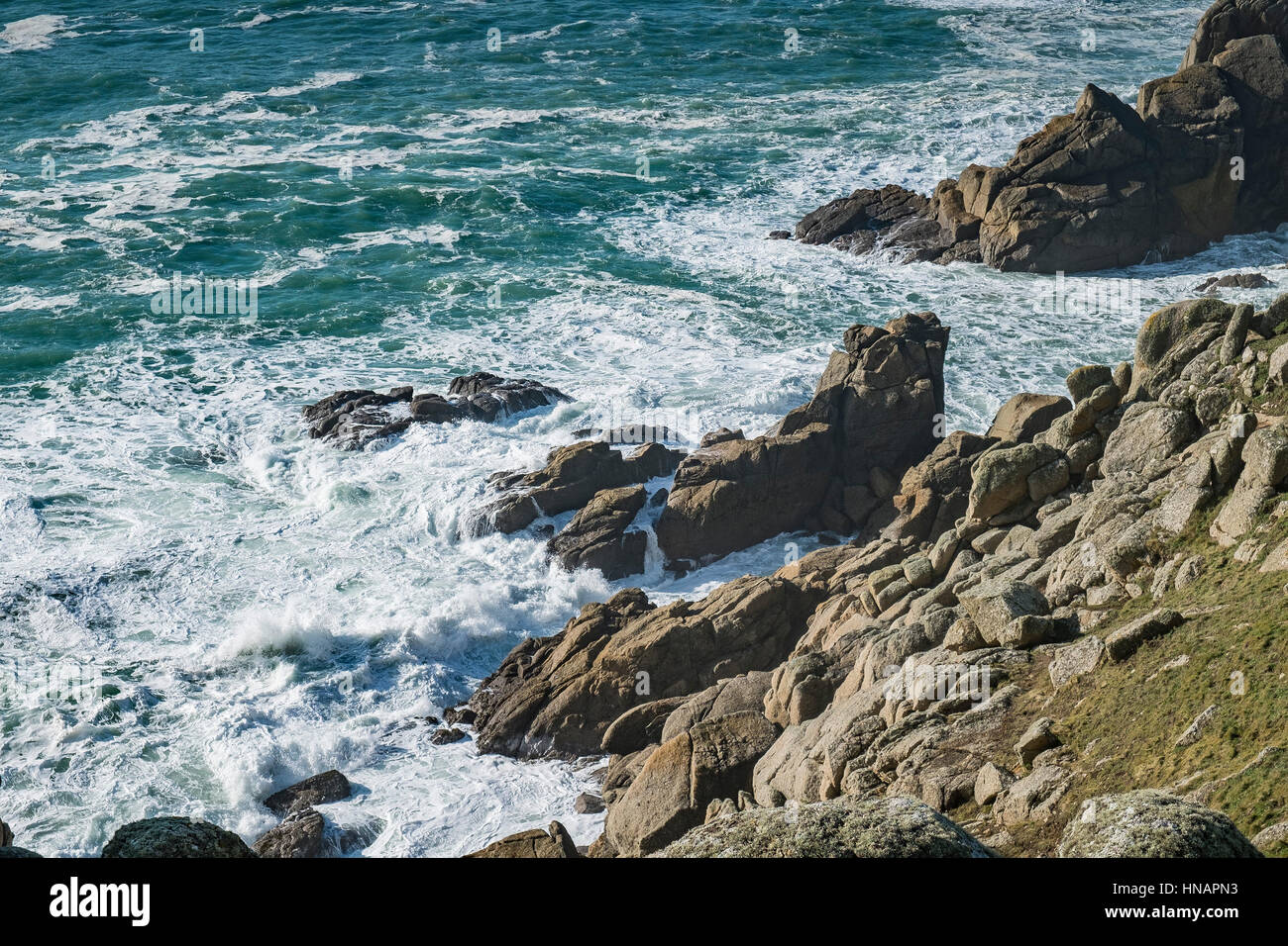 La côte sauvage au Gwennap Head à Cornwall. Banque D'Images