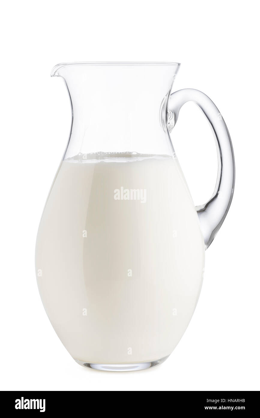 Verseuse en verre rempli de lait, sur fond blanc Banque D'Images