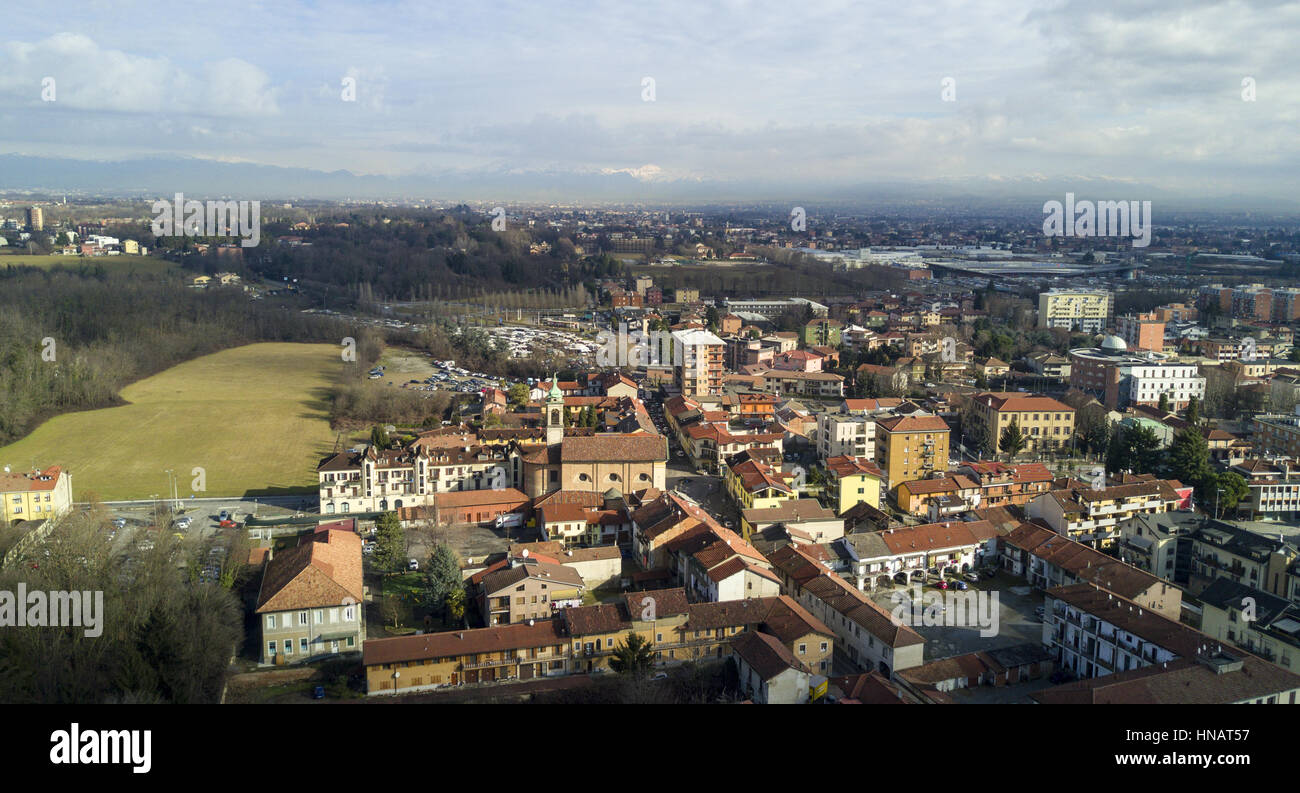 Limbiate vue aérienne, la municipalité de Limbiate, église, routes de logement et rues du centre-ville. Italie Banque D'Images