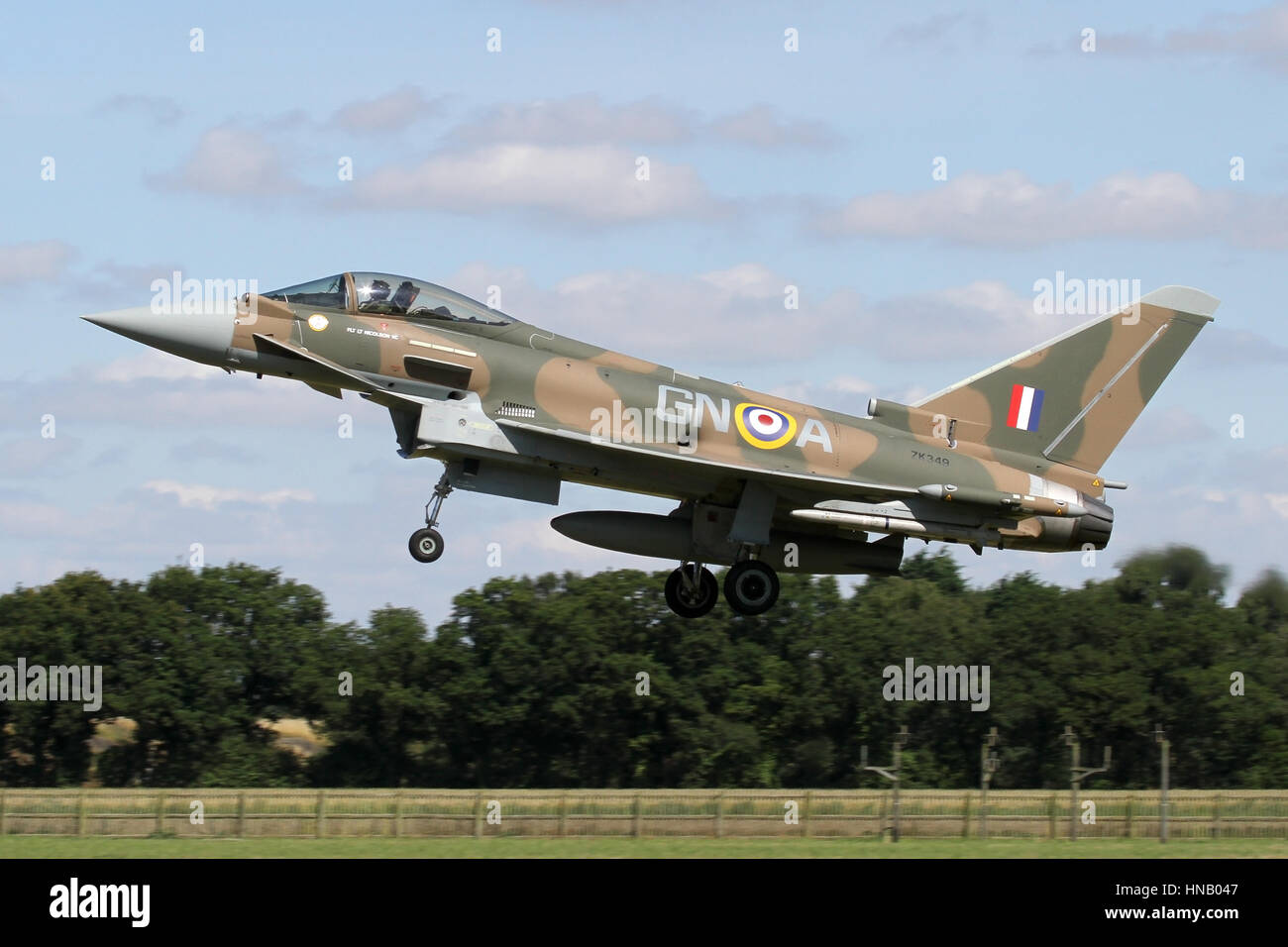 29 L'Escadron spécialement peint Typhoon pour le 75e anniversaire de la bataille d'Angleterre, à l'atterrissage à RAF Coningsby en 2015. Banque D'Images