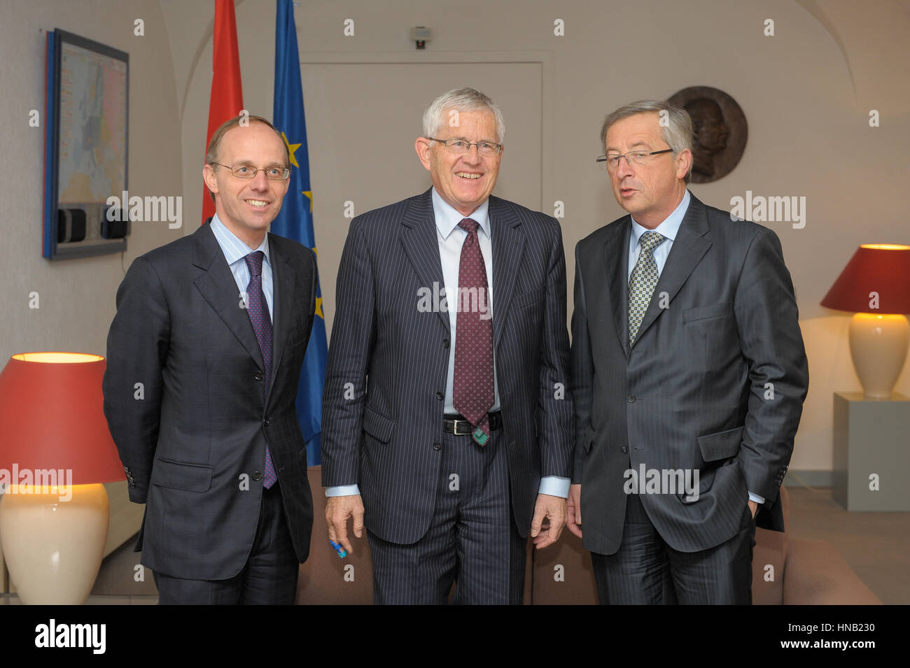 08.01.2010 Luxembourg fichier Kaspar Villiger, Président du conseil de la banque suisse UBS se réunit le premier ministre luxembourgeois Jean-Claude Juncker et finances Minis Banque D'Images