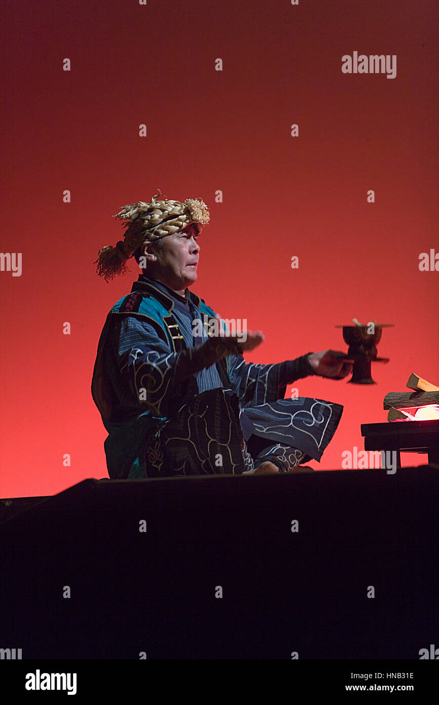 Performance en Ainu Kotan, Akankohan,Musée,Parc National de Akan Hokkaido,Japon, Banque D'Images