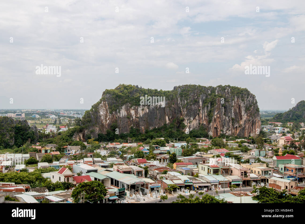 Montagnes de marbre d'un cluster de 5 monts nommé d'après les 5 éléments,Da nang, Vietnam central. Banque D'Images