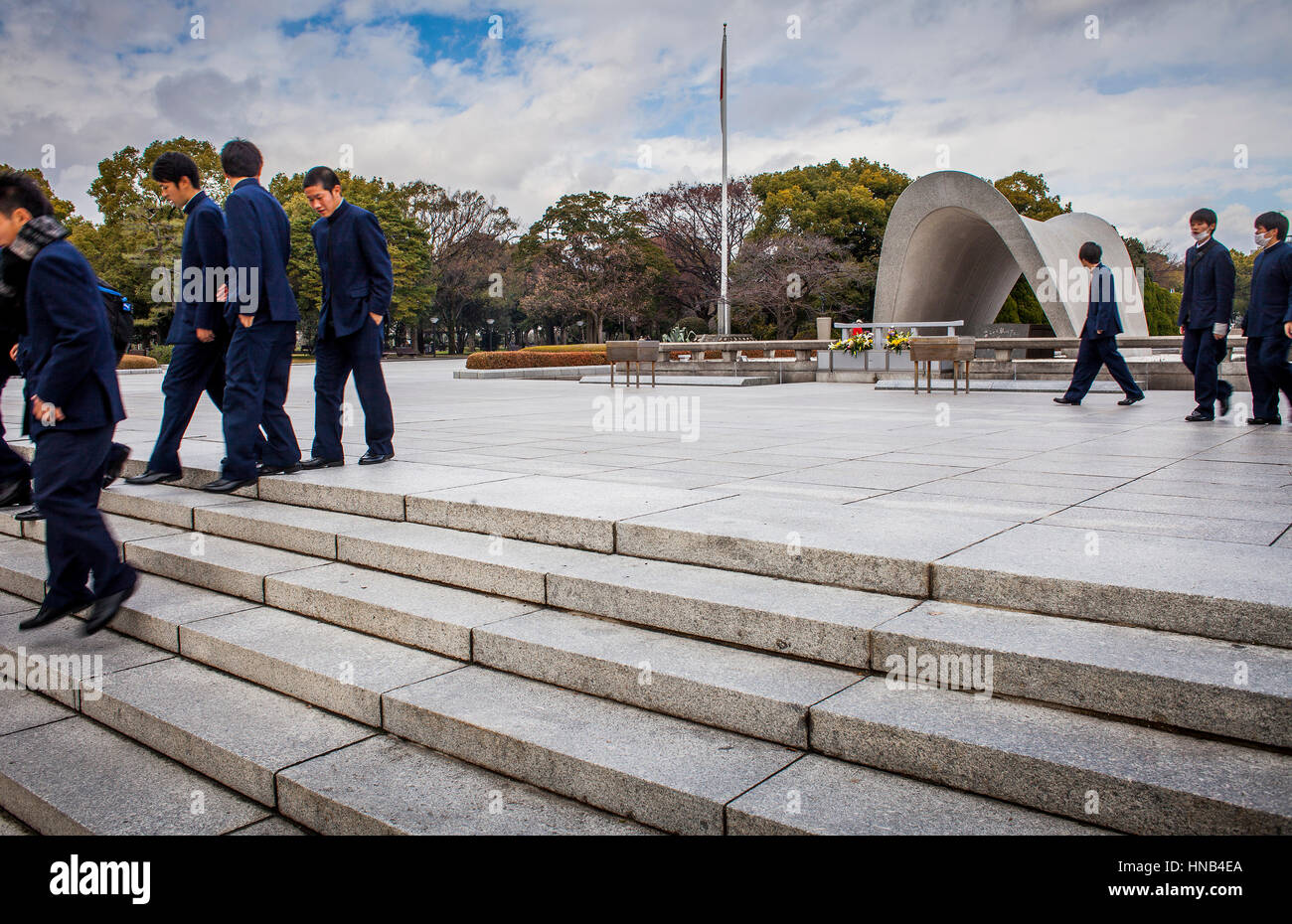 Cénotaphe pour les victimes de la bombe atomique, le parc de la paix, Hiroshima, Japon Banque D'Images