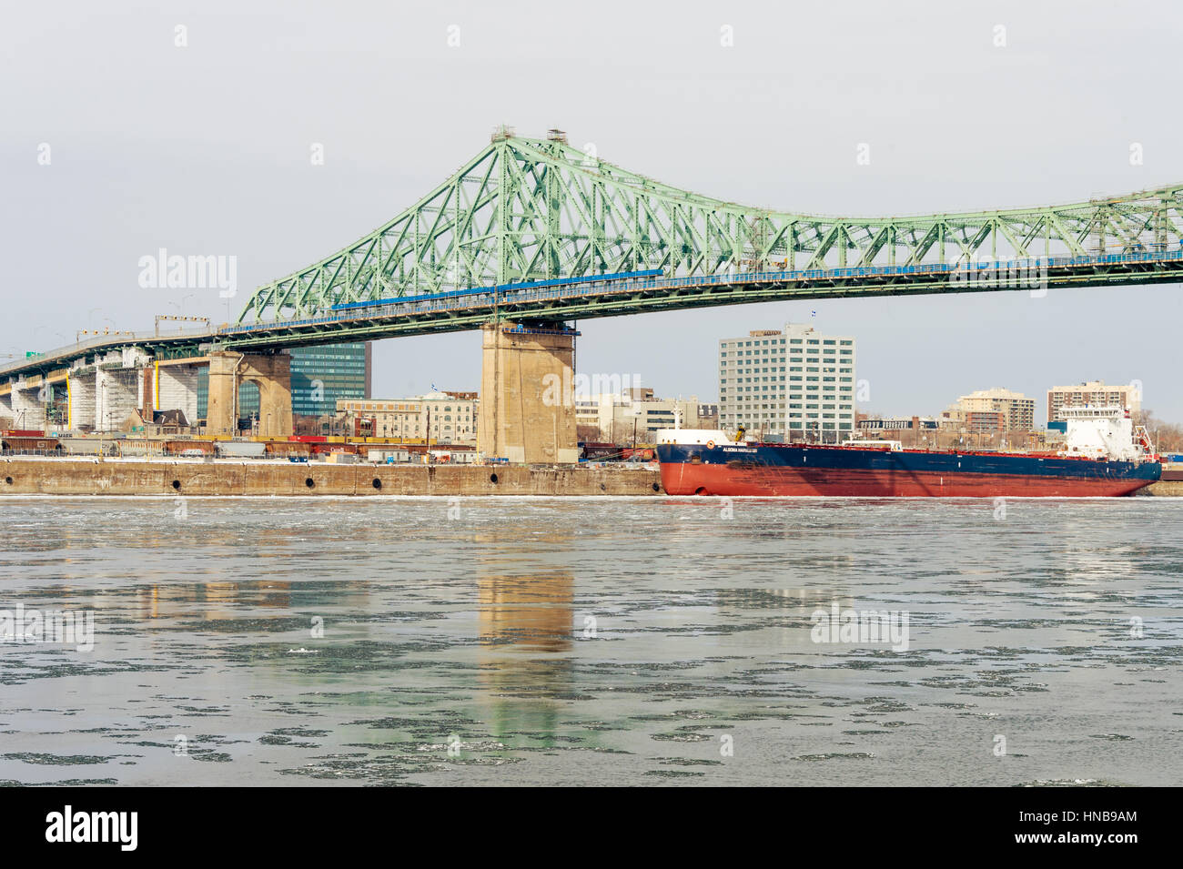 Montréal, CA - 5 Février 2017 : Montréal Pont Jacques-Cartier en hiver Banque D'Images