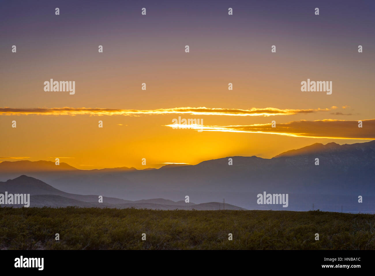 Arizona montagnes du désert au coucher du soleil Banque D'Images