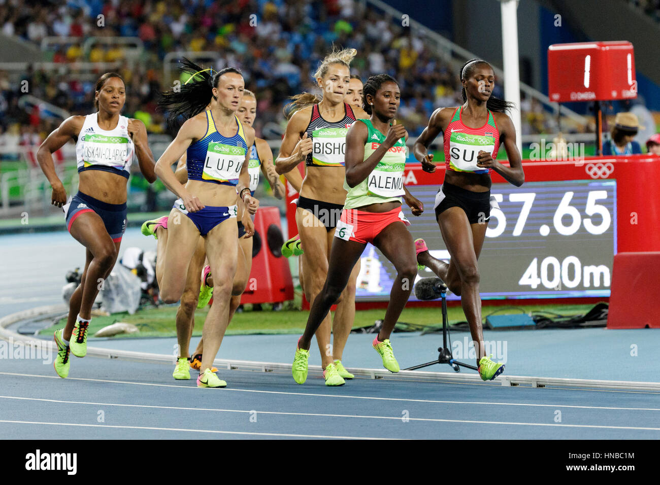 Rio de Janeiro, Brésil. 18 août 2016. L'athlétisme, Melissa Bishop (CAN) qui se font concurrence dans la women's 800m semi-finale à l'été 2016 Jeux Olympiques. © Banque D'Images