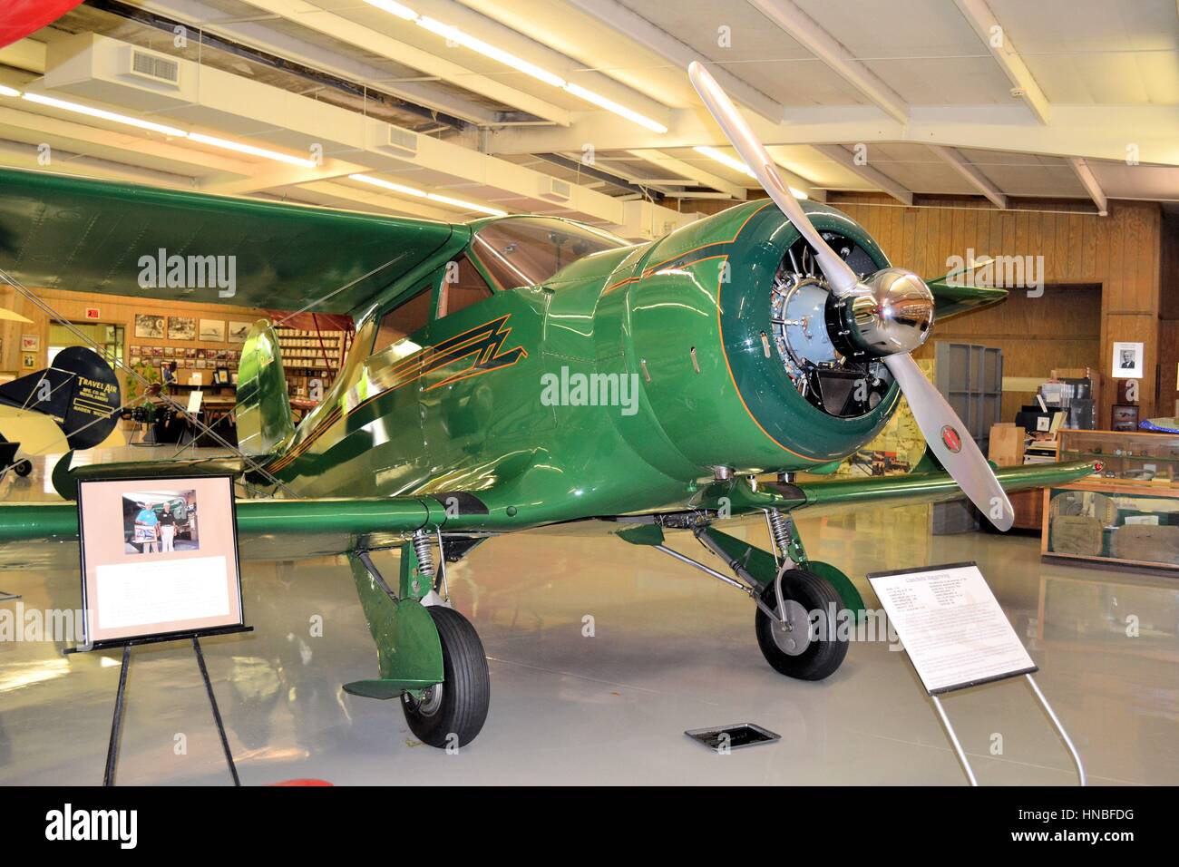 Magnifique biplan Art déco des années 1930 - le Beech C17B Staggerwing dans le Beechcraft Heritage Museum, Tullahoma, Tennessee, États-Unis Banque D'Images