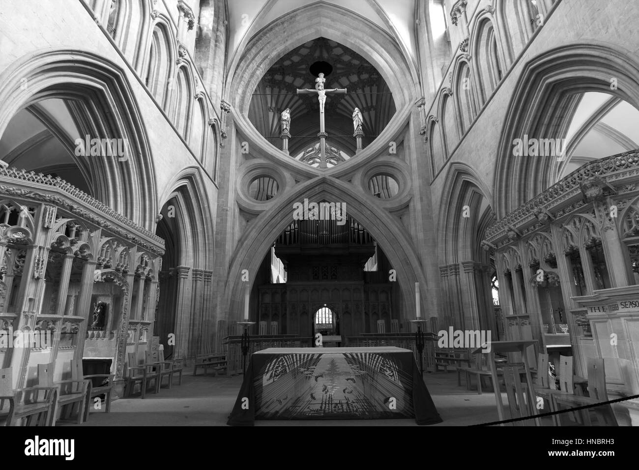 L'allée principale, intérieur de l'église cathédrale de St Andrews dans les puits, les puits ville, englands plus petite ville, comté de Somerset, Angleterre, Grande-Bretagne, Royaume-Uni Banque D'Images