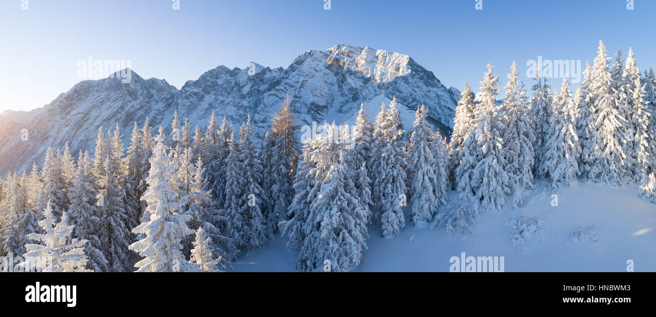 Paysage d'hiver dans les Alpes autrichiennes près de Salzbourg, Bavière, Autriche Banque D'Images