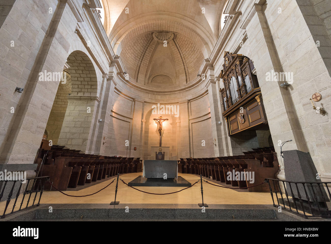 Santo Domingo de Silos, Espagne - 11 octobre 2016 : Intérieur de l'église dans l'ancien monastère de Santo Domingo de Silos, Burgos, Espagne. Banque D'Images