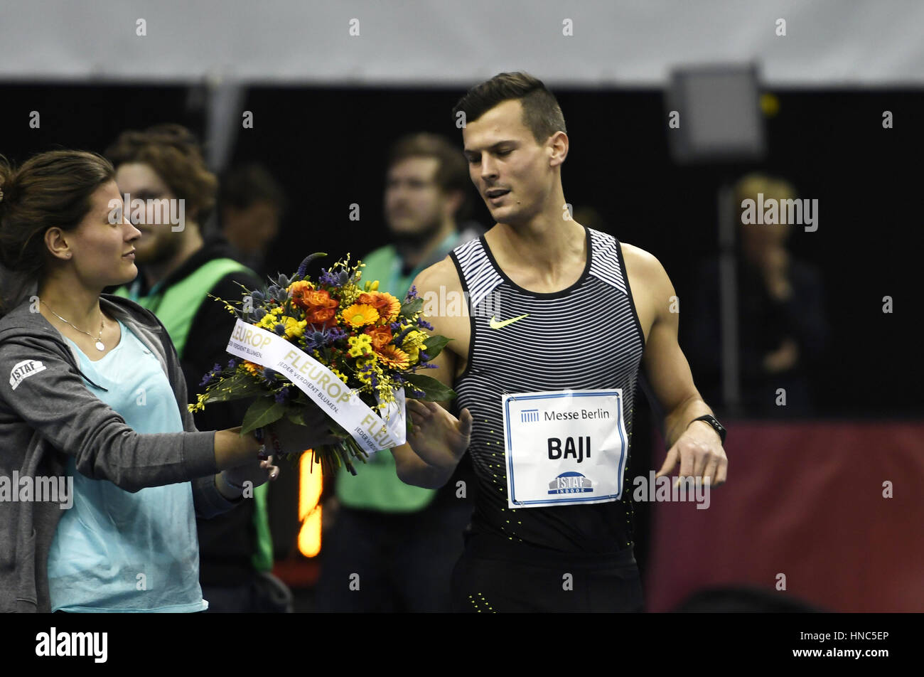 Berlin, Allemagne. 10 février 2017. ISTAF 2017 intérieur, Mercedes-Benz Arena de Berlin, Allemagne. 10 Février, 2017. 60 mètres de haies hommes gagnant Final Balázs Baji (Hongrie) en temps de 7,60 sec. Crédit : Paul Velasco/Alamy Live News Banque D'Images