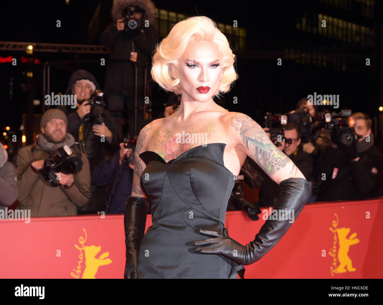 Berlin, Allemagne. 10 fév, 2017. Drag Queen Miss Fame arrive pour la  première du film 'T2 Trainspotting' à la 67e Festival International du Film  de Berlin à Berlin, Allemagne, 10 février 2017.