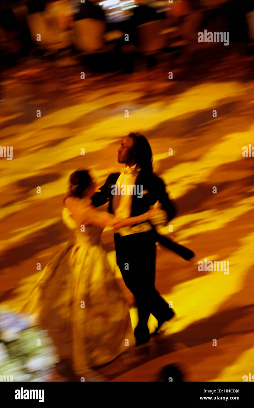 New York, États-Unis. 10 fév, 2017. Les participants à la 62e Opéra de Vienne Bal à l'hôtel Waldorf Astoria à New York City le 10 février 2017. La soirée a célébré le 150e anniversaire de Johann Strauss' Beau Danube bleu et la soirée de gala était de bénéficier de l'héritage de Leonard Bernstein, un projet de Musée juif, en collaboration avec les États-Unis Les Amis de le Musée juif de Vienne. Crédit : Adam Stoltman/Alamy Live News Banque D'Images