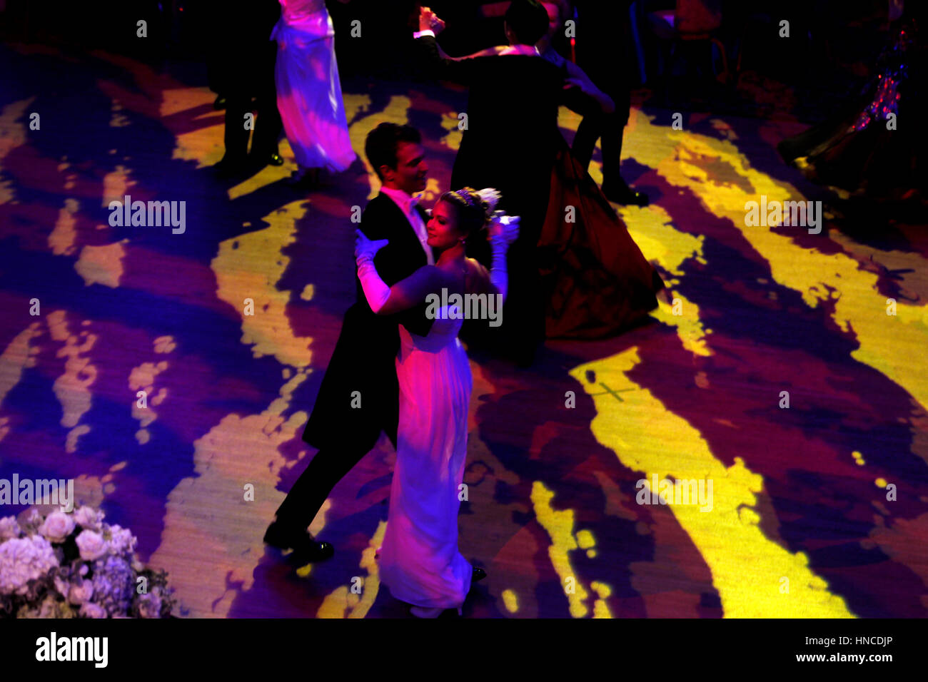 New York, États-Unis. 10 fév, 2017. Les participants à la 62e Opéra de Vienne Bal à l'hôtel Waldorf Astoria à New York City le 10 février 2017. La soirée a célébré le 150e anniversaire de Johann Strauss' Beau Danube bleu et la soirée de gala était de bénéficier de l'héritage de Leonard Bernstein, un projet de Musée juif, en collaboration avec les États-Unis Les Amis de le Musée juif de Vienne. Crédit : Adam Stoltman/Alamy Live News Banque D'Images