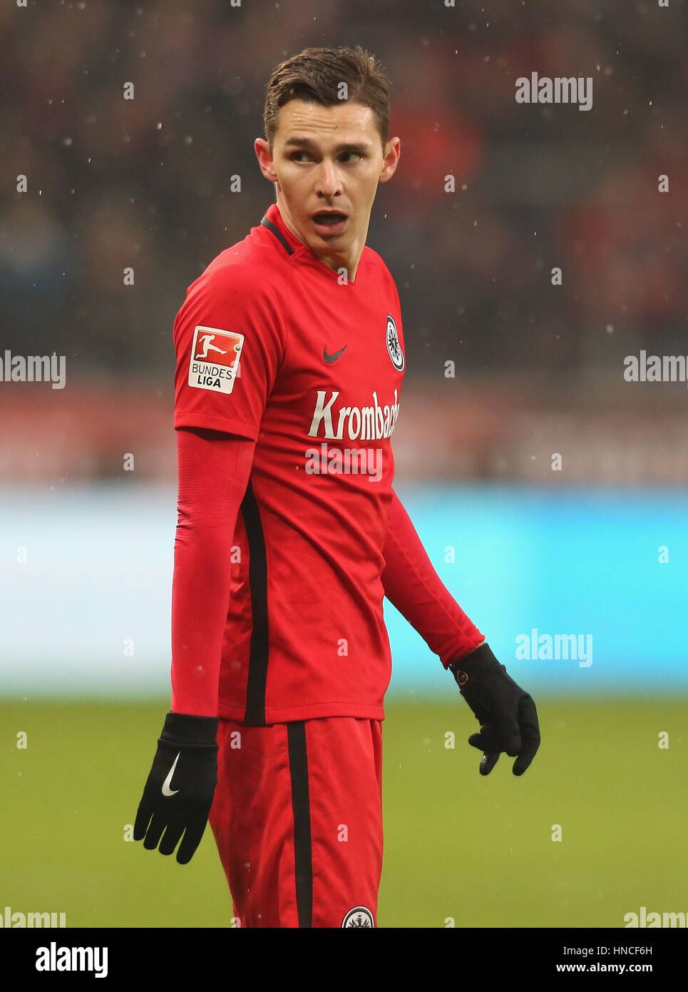 Leverkusen, Allemagne. Feb 11, 2017. Bundesliga ème Journée 20, Bayer 04 Leverkusen - Eintracht Frankfurt : Branimir Hrgota (SGE) schaut. Credit : Juergen Schwarz/Alamy Live News Banque D'Images