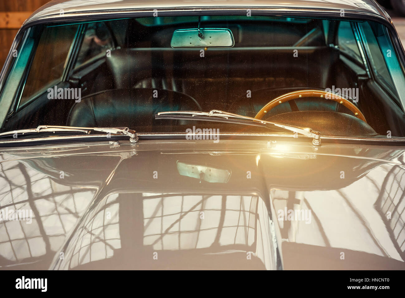 Voiture rétro de concierges. Beau style d'exposition transport Banque D'Images Voiture rétro de concierges. Beau style d'exposition transport Banque D'Images