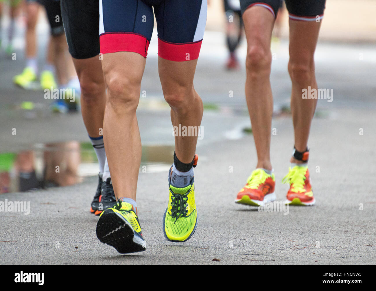 Marche athlétique. Coureur de marathon sur la rue. Banque D'Images