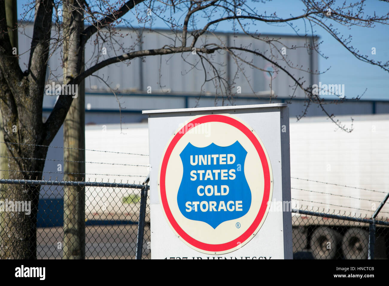 Un logo affiche à l'extérieur d'un établissement occupé par United States Cold Storage dans La Vergne, Tennessee le 4 février 2017. Banque D'Images