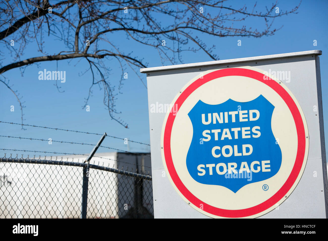 Un logo affiche à l'extérieur d'un établissement occupé par United States Cold Storage dans La Vergne, Tennessee le 4 février 2017. Banque D'Images