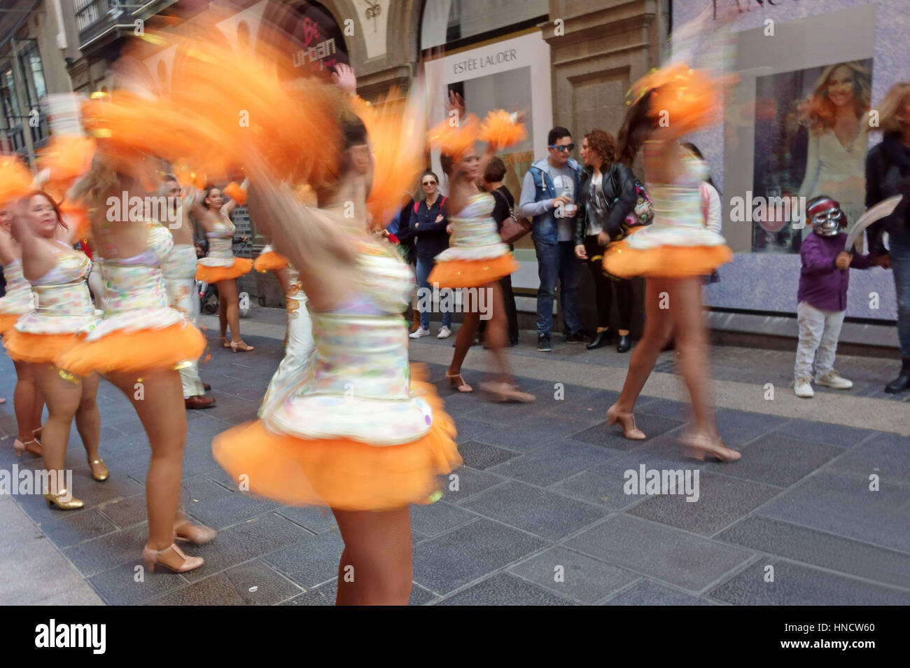 Les artistes de rue dans le Carnaval de Santa Cruz de Tenerife, Canaries, Espagne Banque D'Images Les artistes de rue dans le Carnaval de Santa Cruz de Tenerife, Canaries, Espagne Banque D'Images