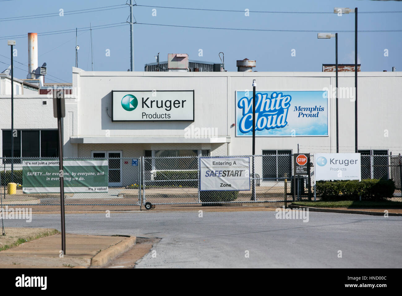 Un logo affiche à l'extérieur d'un établissement occupé par Produits Kruger à Memphis, Tennessee le 5 février 2017. Banque D'Images