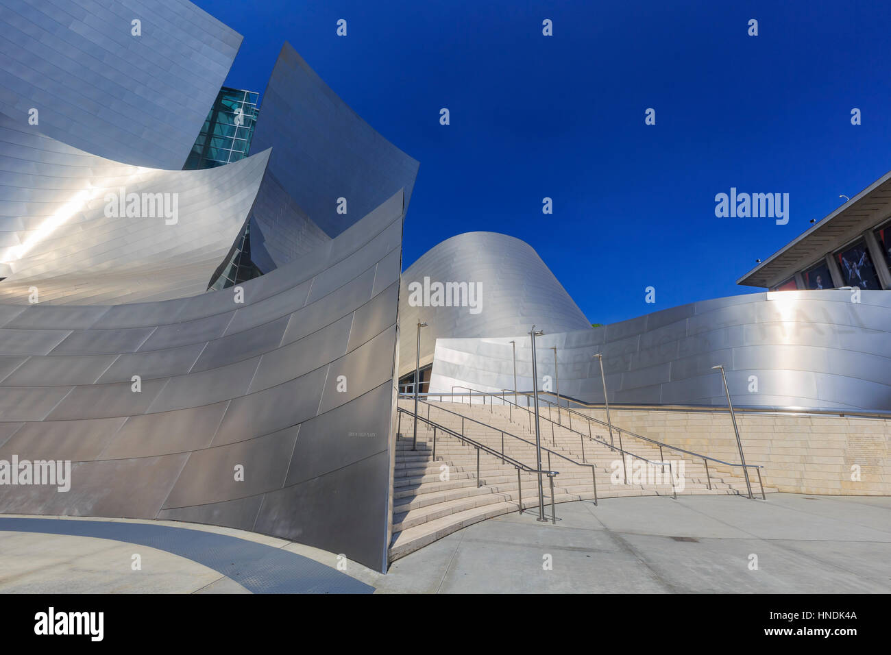 Los Angeles, AUG 23 : Matin voir de Walt Disney Concert Hall on août 23, 2014 à Los Angeles, Californie Banque D'Images