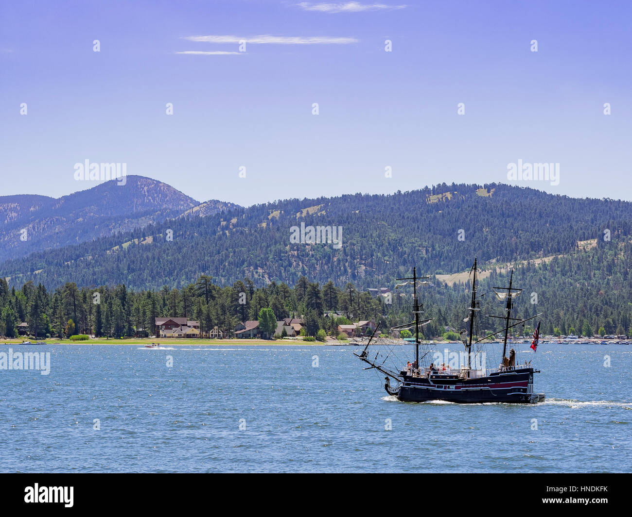 Los Angeles, 21 JUIL : Le beau bateau de pirate voile en Big Bear Lake le JUL 21,2014 at Los Angeles Banque D'Images