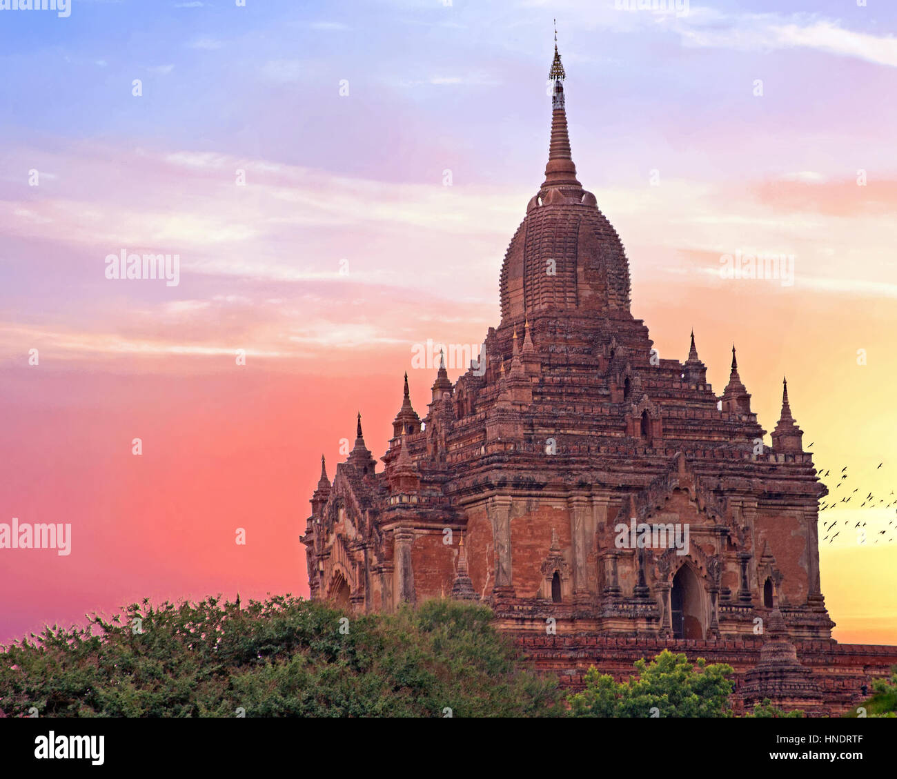 Le temple Sulamani à Bagan, Myanmar au coucher du soleil Banque D'Images