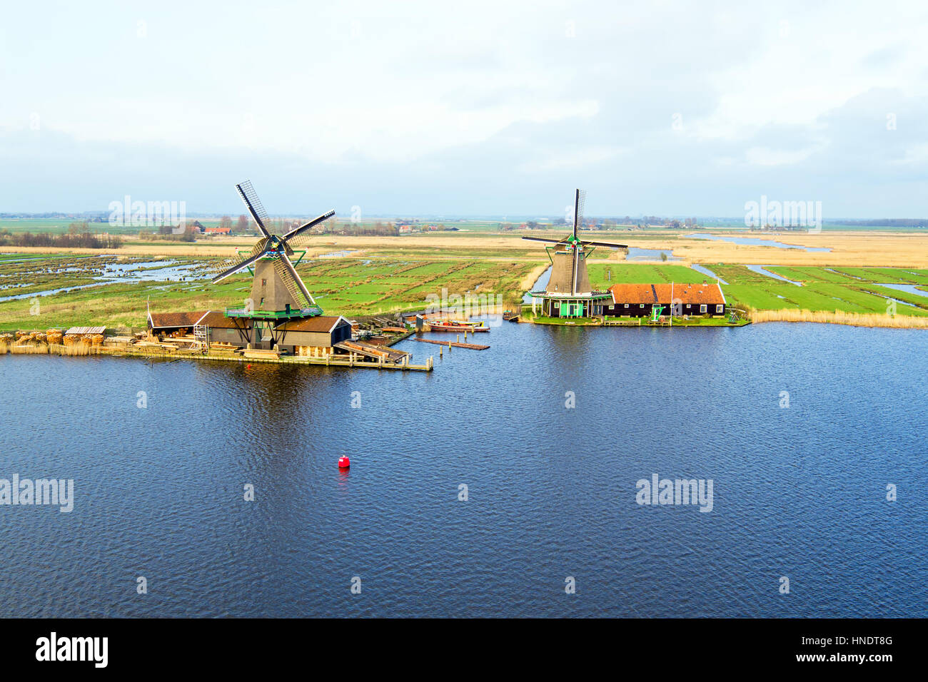 Antenne de moulins à vent traditionnels à Zaanse Schans aux Pays-Bas Banque D'Images