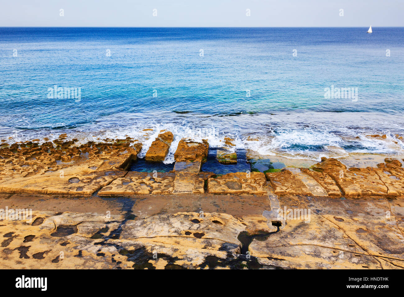 Victorian, baignade, piscines creusées dans la roche Saint Julians, Sliema, Malte Banque D'Images