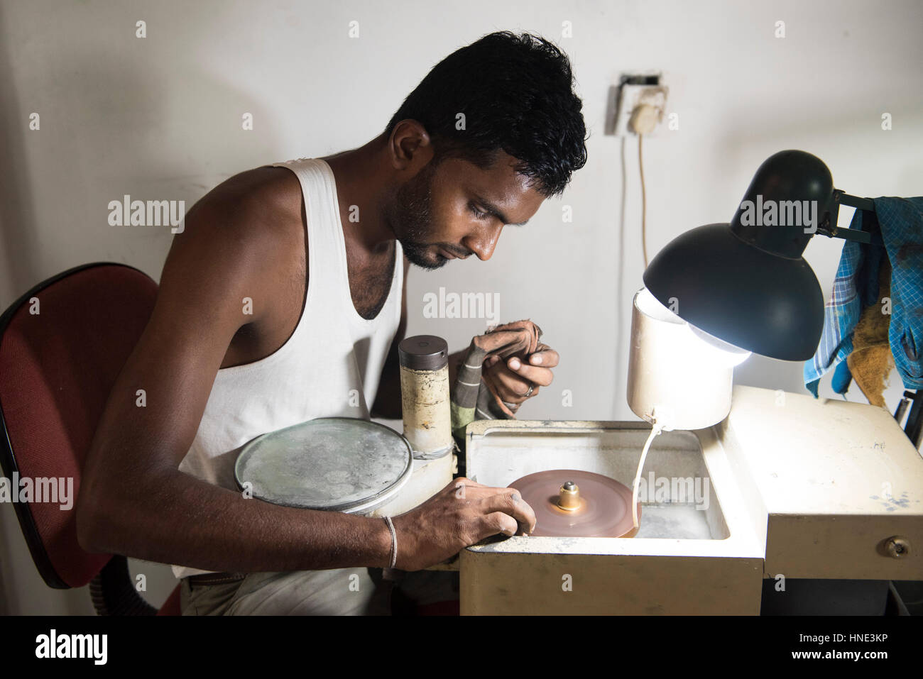 Atelier de taille de pierre gemme, Ratnapura, Sri Lanka Banque D'Images