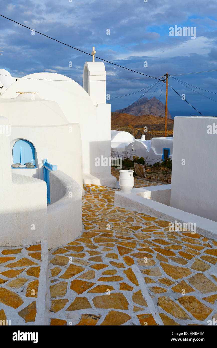 Vue sur Chora village sur l'île d'Anafi en Grèce. Banque D'Images