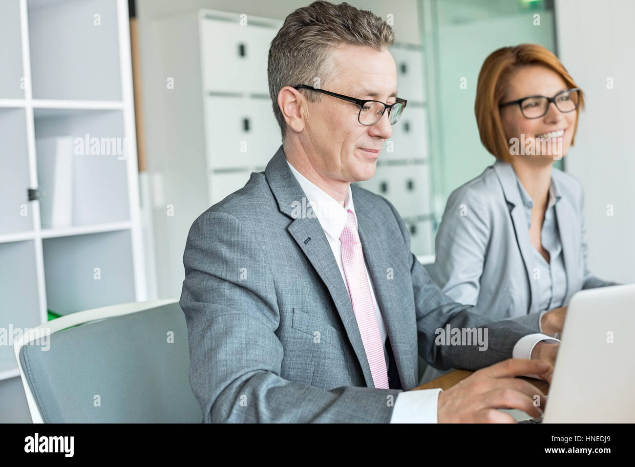 Business people working in office Banque D'Images