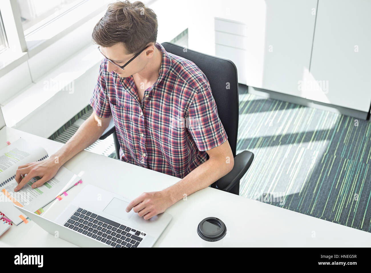 High angle view of creative businessman working at desk in office Banque D'Images
