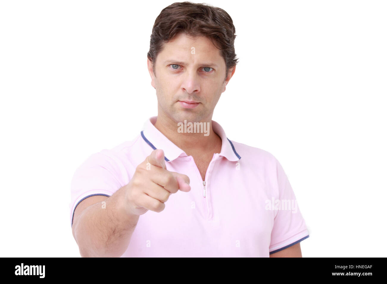 Jeune homme pointe son doigt directement à vous (à la caméra) Banque D'Images