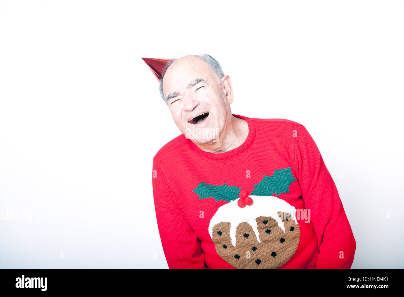 Senior homme portant un cavalier de Noël et un chapeau de fête rouge Banque D'Images